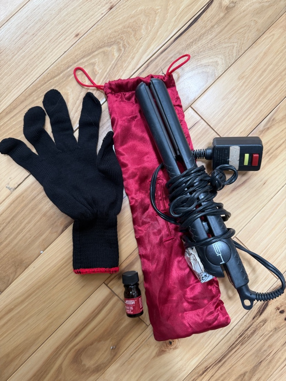 HSI Black Dual-Plate Hair Straightener with Heat-Resistant Glove